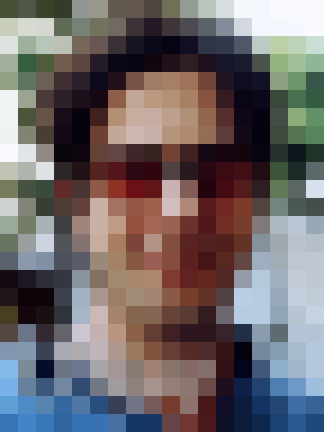 USguy wearing sunglasses
