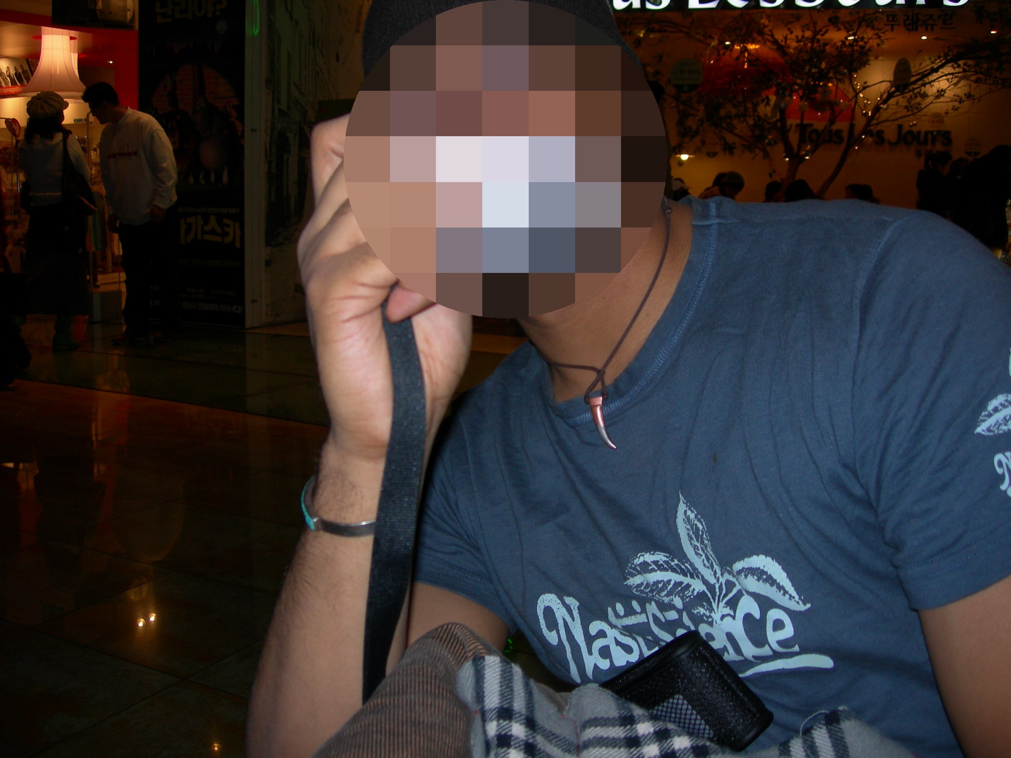 J holding his camera in Seoul in December 2005