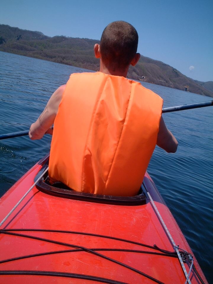 Setting out across Lake Hibara in the borrowed kayak.
